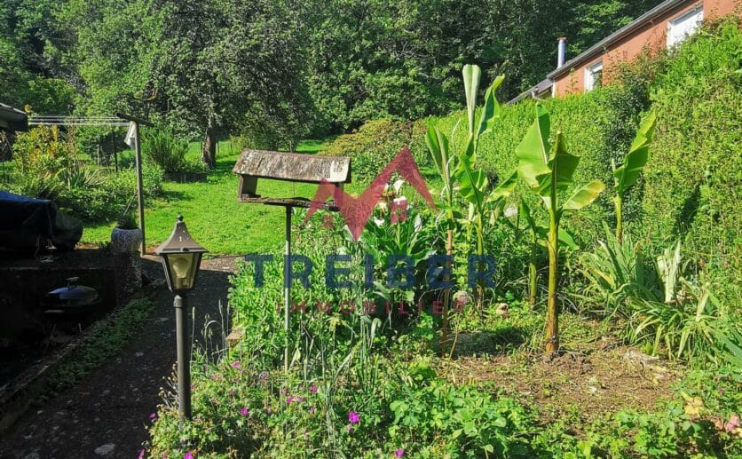 Maison Cravanche sur 895 m2 de terrain avec terrasse et grand garage au calme